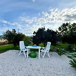 Happy With Garden * Cardedu