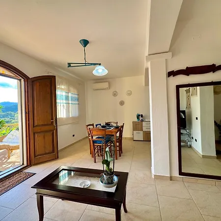 Happy With Garden * Cardedu