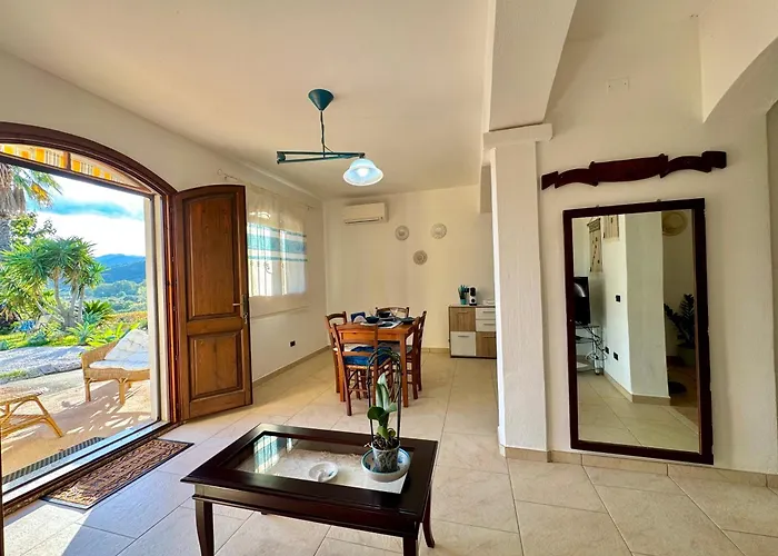 Happy With Garden * Cardedu