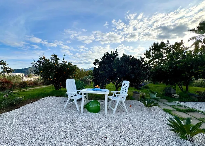 Happy With Garden * Cardedu
